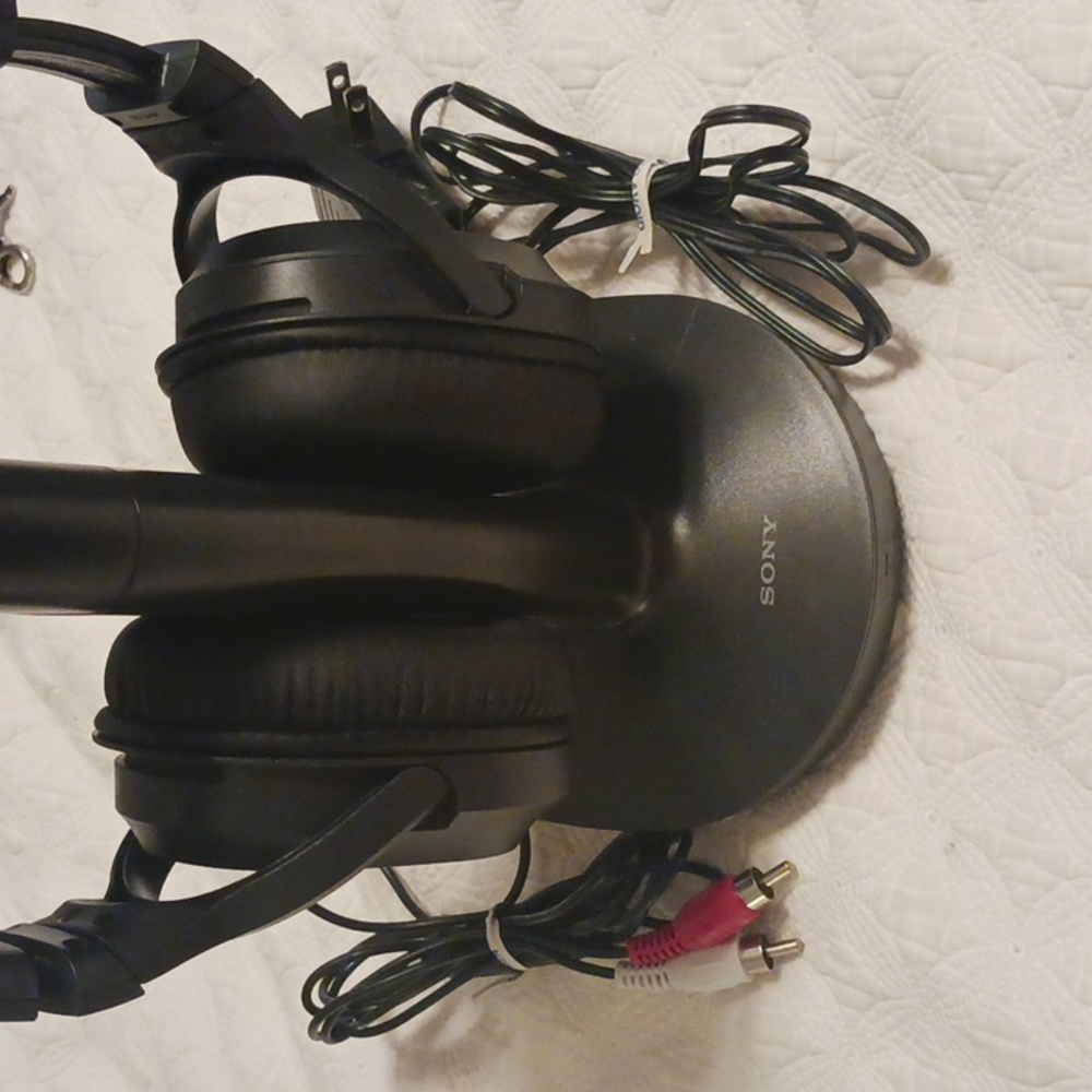 SONY WIRELESS RF Stereo Transmitter TMR-RF 400 Headphones w/ stand 5083894 EUC